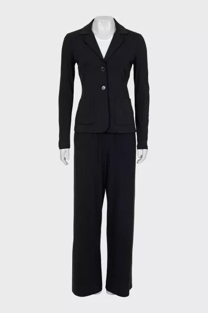 A suit of loose trousers and a fitted blazer