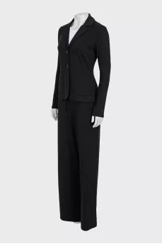 A suit of loose trousers and a fitted blazer