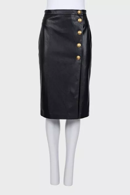 Skirt with accent buttons on the side