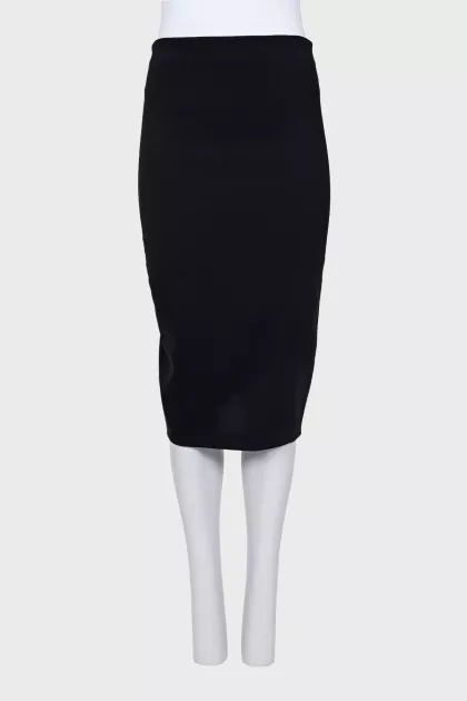 Pencil skirt with a pleat at the back