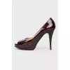 Patent leather pumps in leopard print