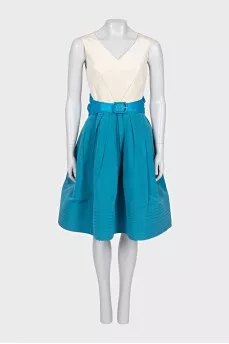 Fitted silk dress with belt