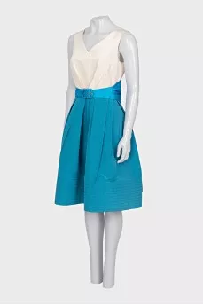 Fitted silk dress with belt