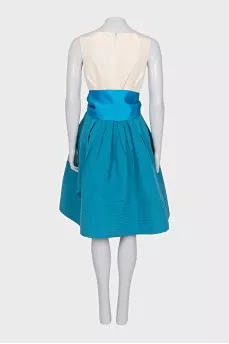 Fitted silk dress with belt