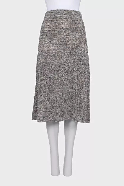 Flared skirt without fastening