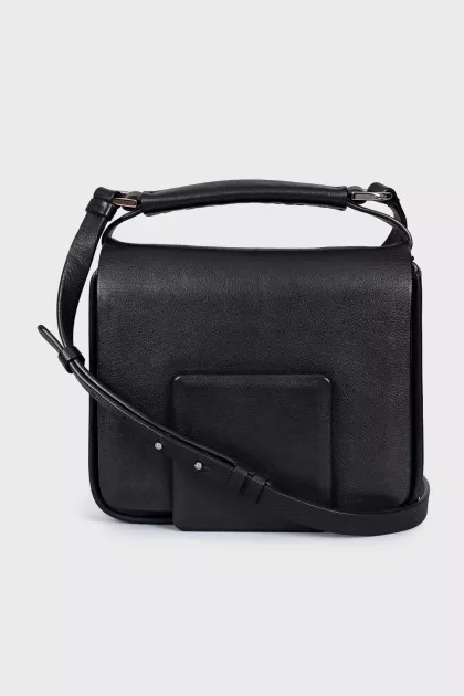Leather bag with magnetic clasp