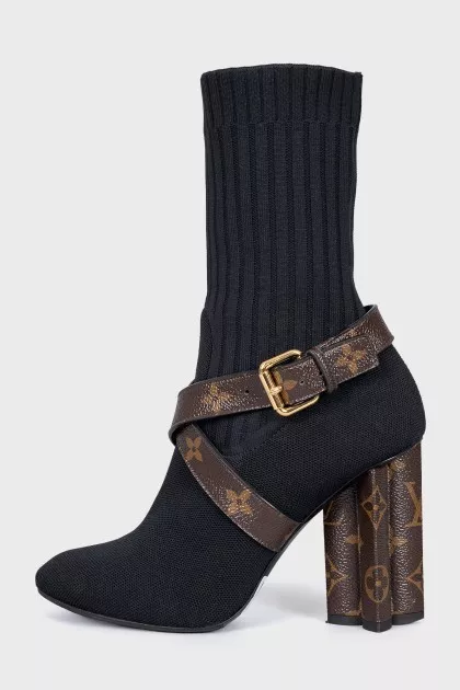 Silhouette ankle boots with figured heel