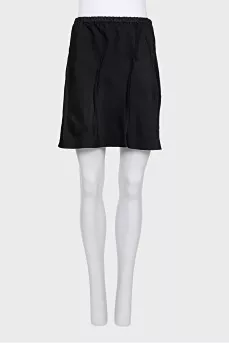 Skirt with decorative seams
