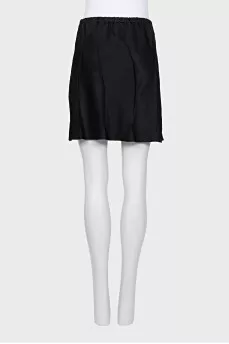 Skirt with decorative seams
