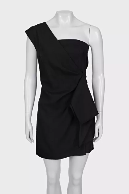 Fitted dress with open shoulder