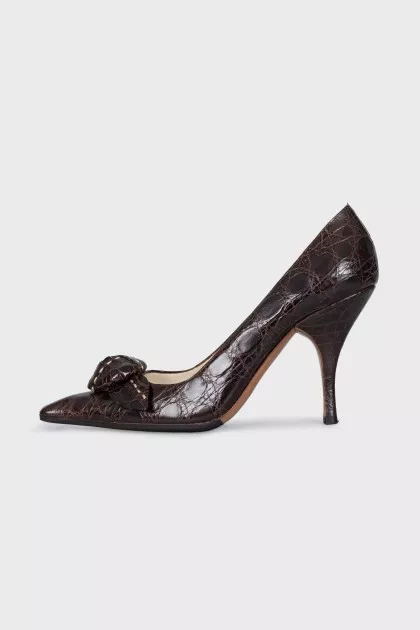 Leather shoes with flower