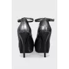 Leather shoes with distressed effect