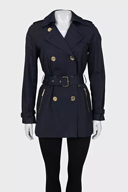 Fitted coat with gold buttons