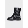 Leather boots with logo on the front