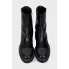 Leather boots with logo on the front