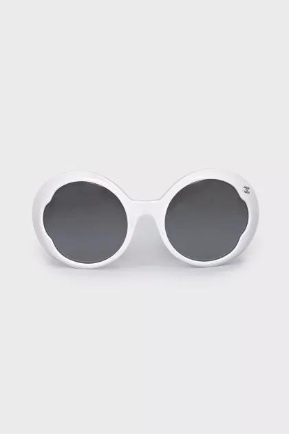 Black and white sunglasses teashades