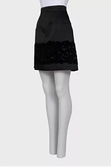 Black skirt with relief pattern