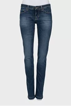 Low rise skinny jeans with distress