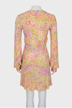 Fitted V-neck dress with print
