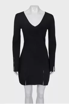 Black dress with slits on the sleeves