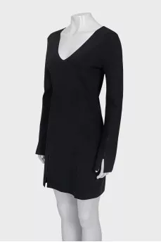 Black dress with slits on the sleeves