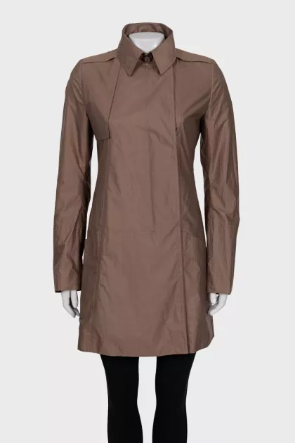 Fitted coat with buttons and hooks