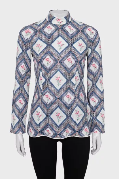Straight cut blouse with a stand-up collar