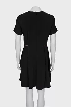 Dress with short sleeves decorated with zippers