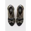 Sandals with perforation and rivets