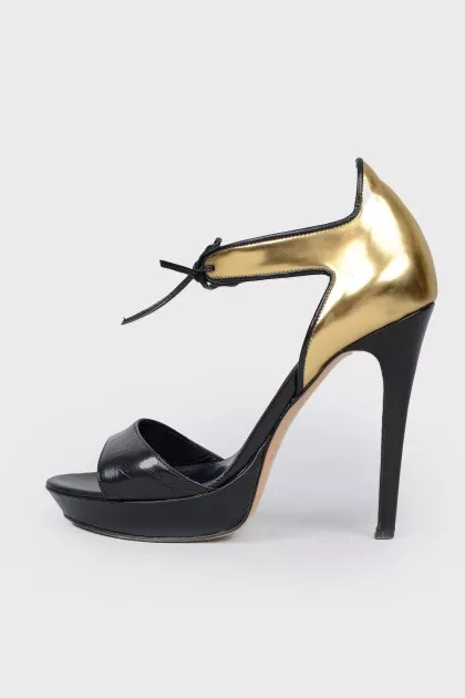 Sandals with a closed golden heel