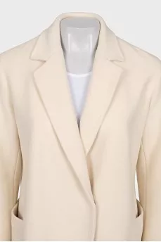 Beige coat with voluminous pockets
