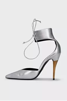 Leather shoes with golden heels