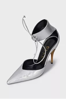 Leather shoes with golden heels