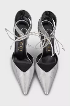 Leather shoes with golden heels