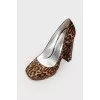 High -heeled leopard shoes