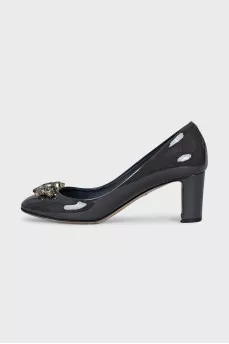 Patent leather shoes with crystals