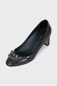 Patent leather shoes with crystals
