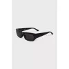 Sunglasses with logo in the center