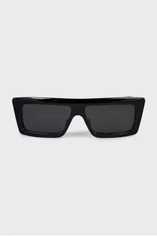 Sunglasses with contrasting logo