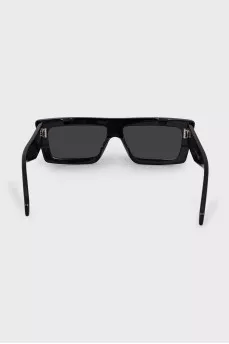 Sunglasses with contrasting logo