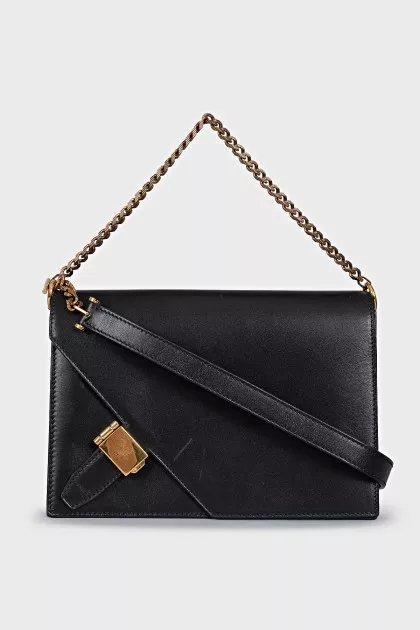 Smooth leather bag with gold clasp