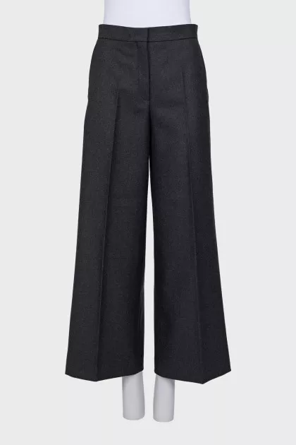 Wool trousers with pleats