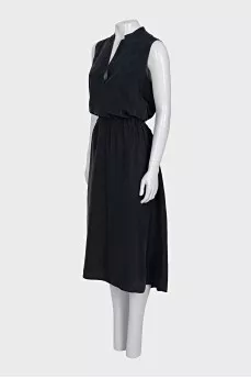 Sleeveless  silk dress with neckline