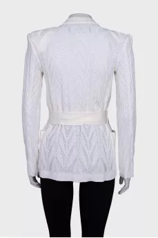Белый кардиган на запах с поясом 