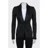 Fitted jacket with one button