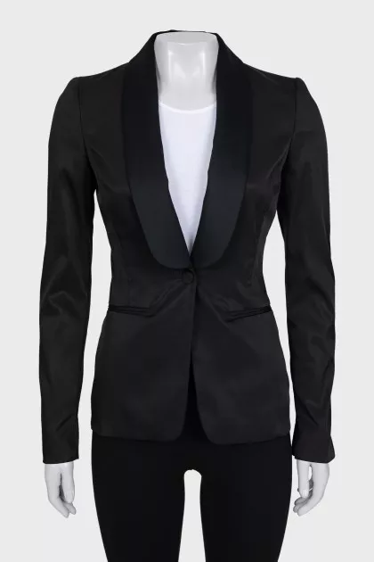 Fitted jacket with one button