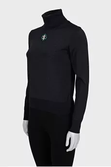 Golf decorated with a brooch with a logo