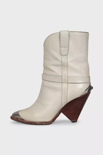 Leather cossacks with metal decor