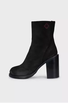 Suede boots with heels