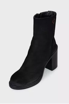 Suede boots with heels